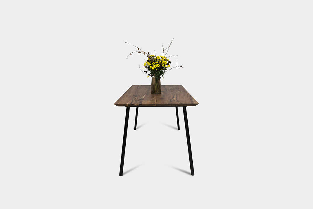 Moderner Esstisch aus Nussbaum im Mid Century-Stil | MARTA Esstisch-Hardman Design