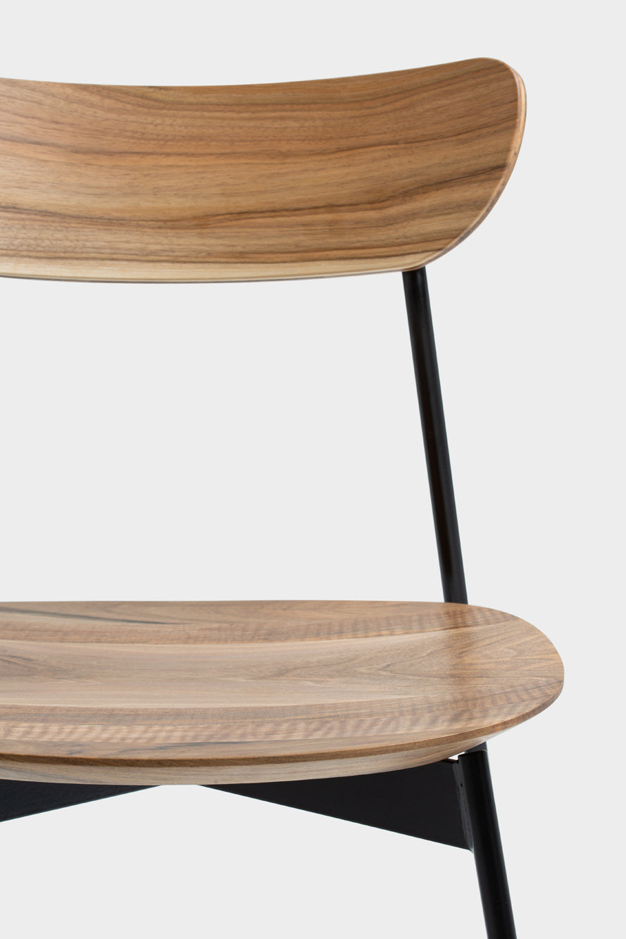 MAYA | Mid Century Modern Stuhl mit Metallbeinen